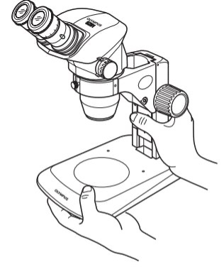 Forma correcta de desplazar estereomicroscopios simples SZ51/61