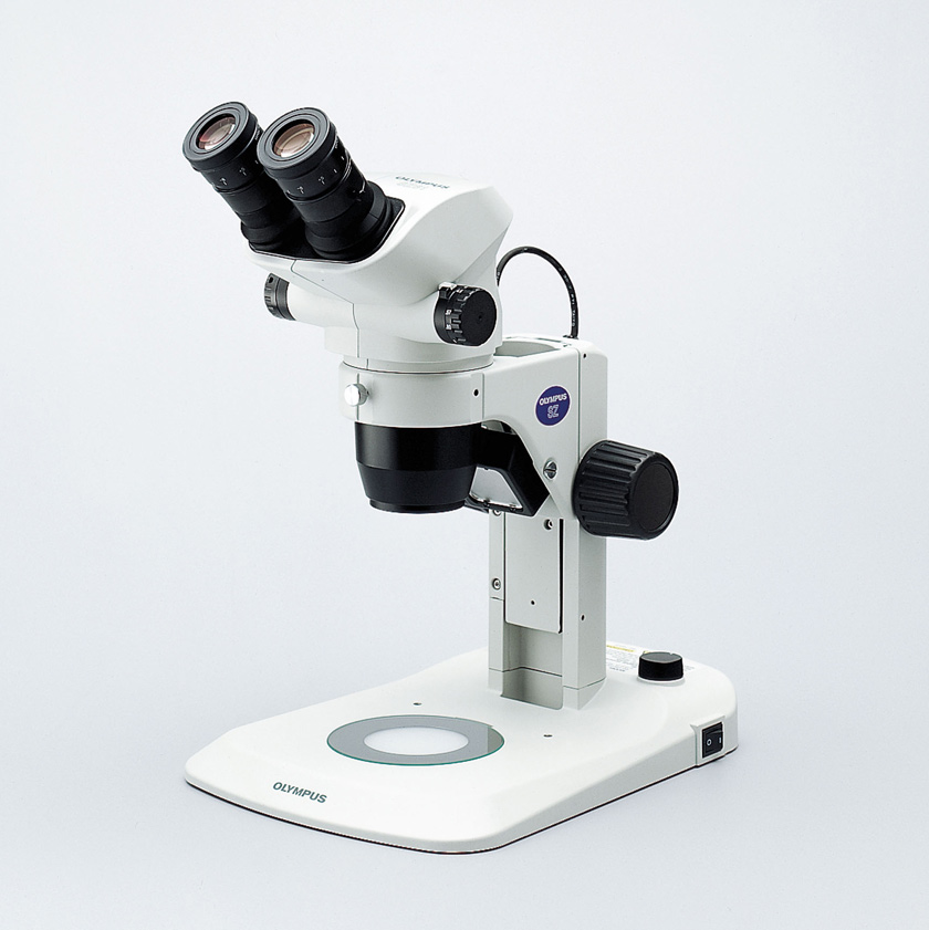 SZ series stereo microscopes with eyepieces that reduce eyestrain, a universal LED stand that provides easy access to your sample and high color fidelity, and a Greenough optical system for excellent flatness. 