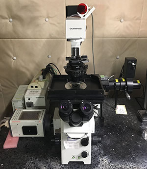 Microscópio TIRF no laboratório Ohsumi, Instituto de Tecnologia de Tóquio